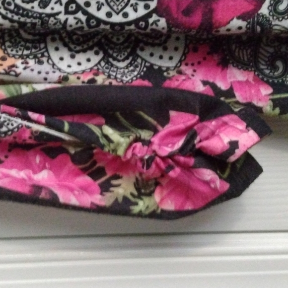 Valerie Stevens Women's Floral Tunic - Picture 9 of 11